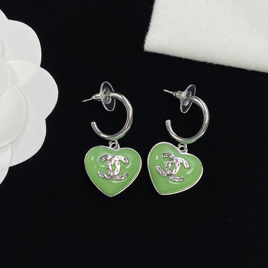 Top CHANEL Metallic Green Heart Earrings - silver