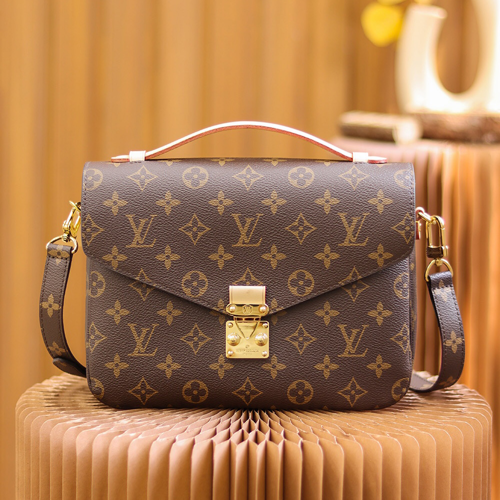 Louis Vuitton Pochette Metis East West M44875