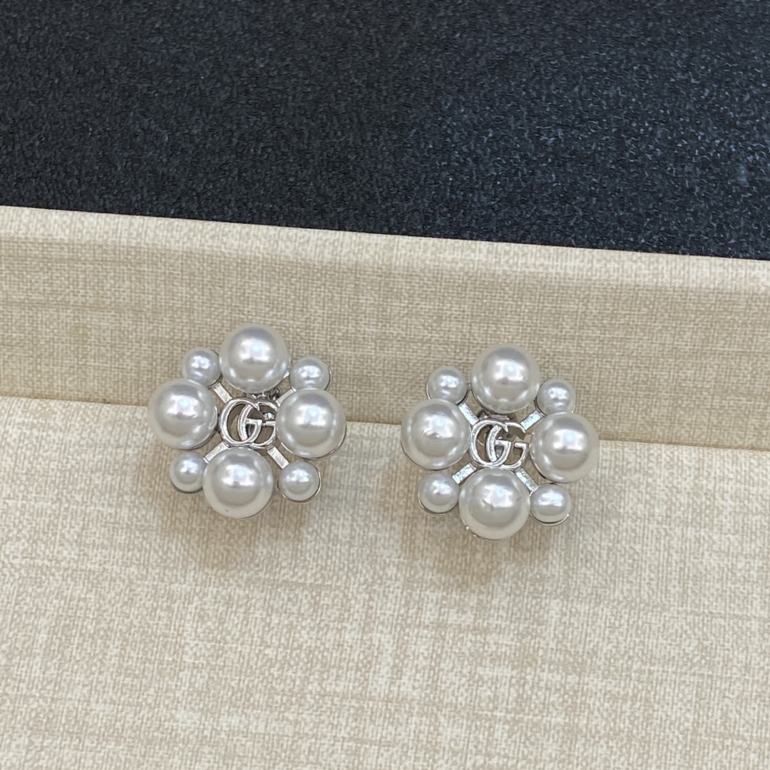 TOP GUCCI Pearl Earrings - Silver/Gold