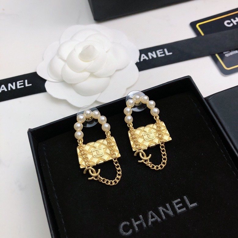 TOP CHANEL Double C Pearl Bag Stud Earrings