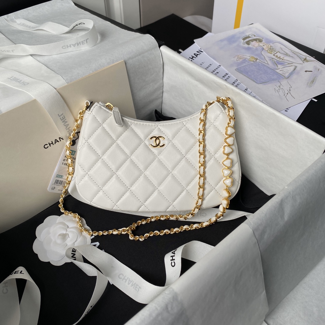 TOP CHANEL Enamel Buckle Hobo Heart Chain Bag 13x20x4.5cm - 3 Color