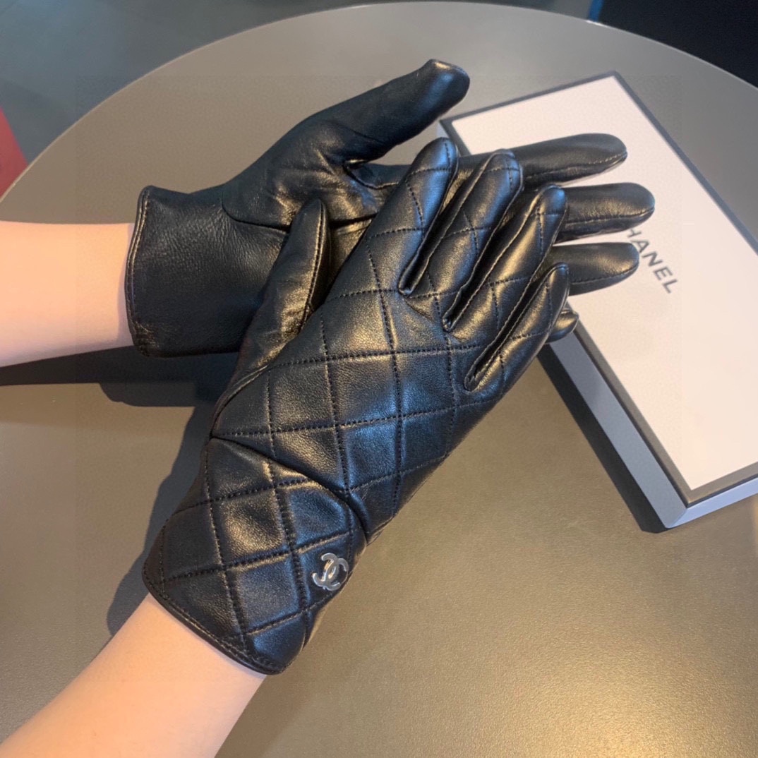 TOP CHANEL Quilted Sheepskin Gloves - Black