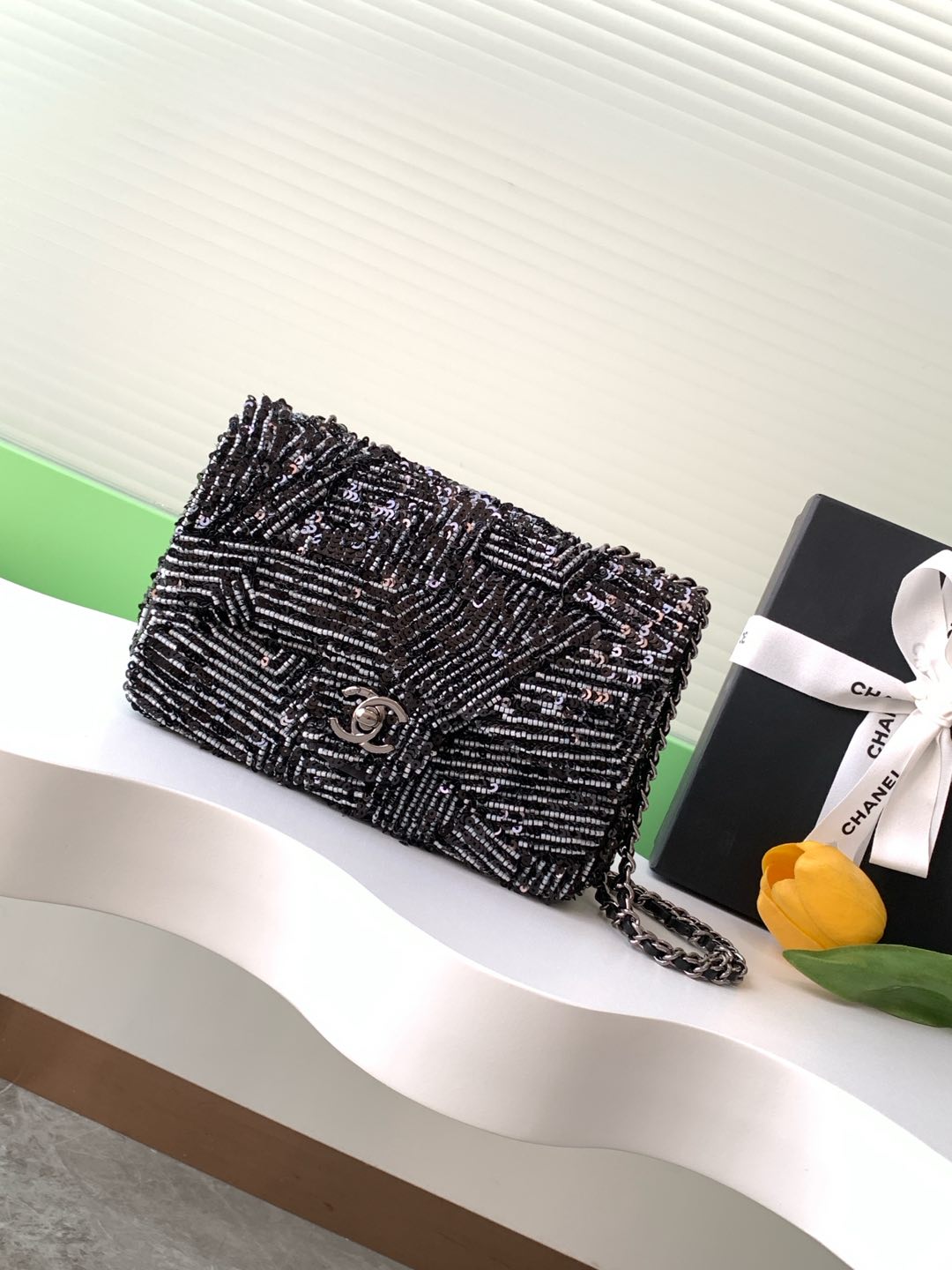 TOP CHANEL White Sequin Flap Bag 20cm - Black