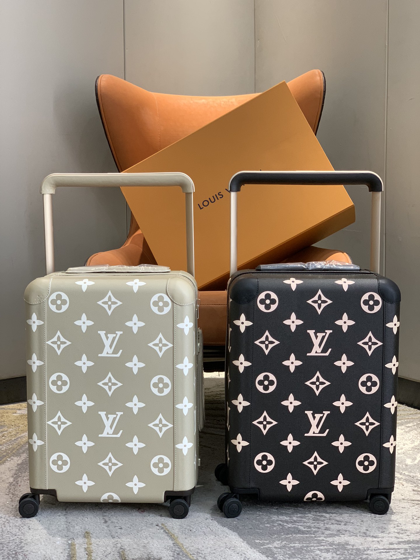 TOP Louis Vuitton LV Rolling Luggage Horizon 38.0 x 55.0 x 21.0 cm - 2 Colours