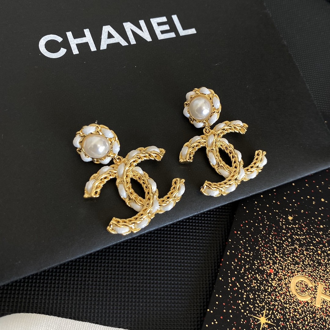 TOP CHANEL Double C and Flower Earrings