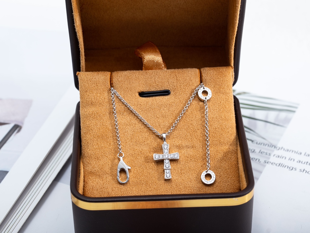 TOP BVLGARI Snake Bone Cross Necklace - Silver