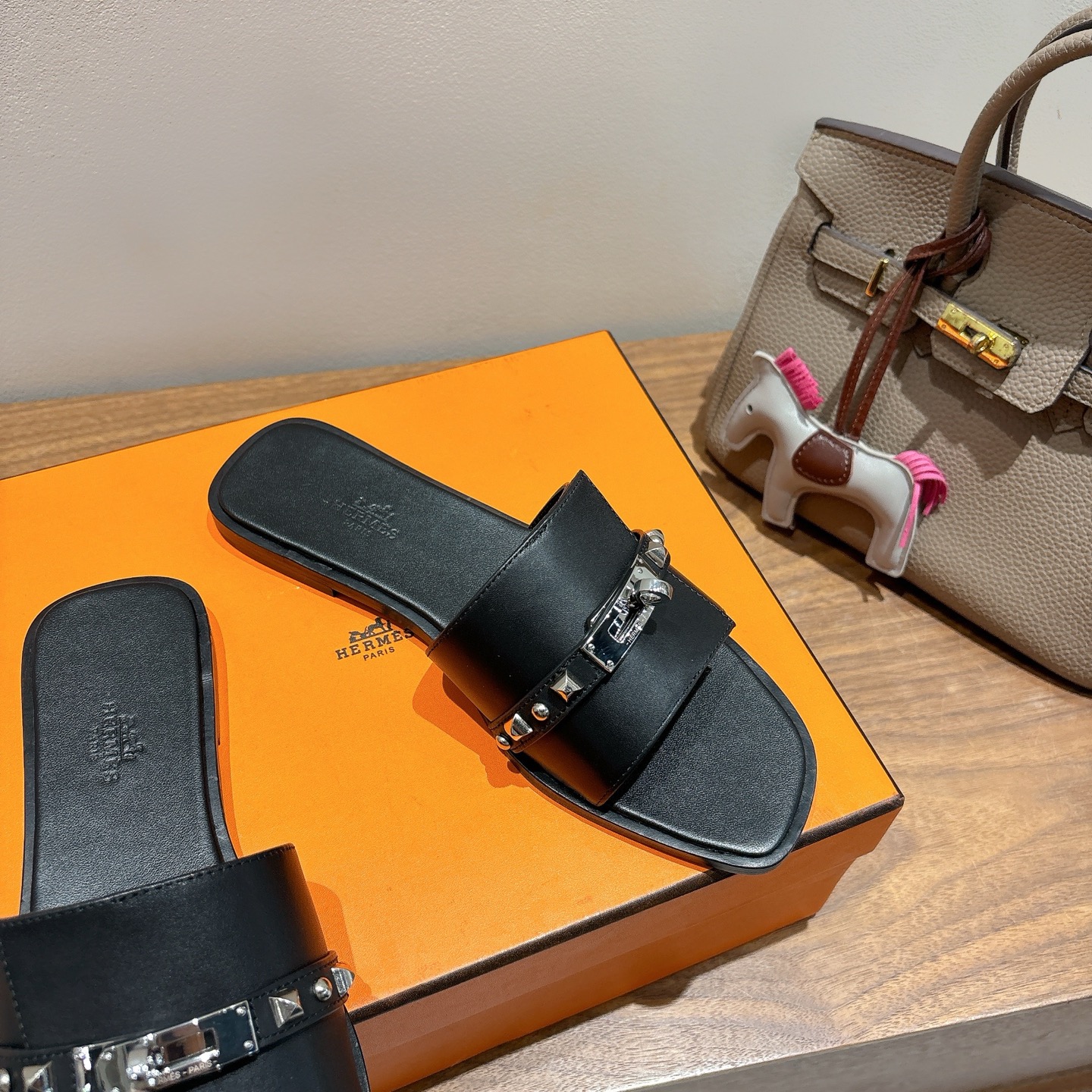 TOP HERMES Slippers- Black