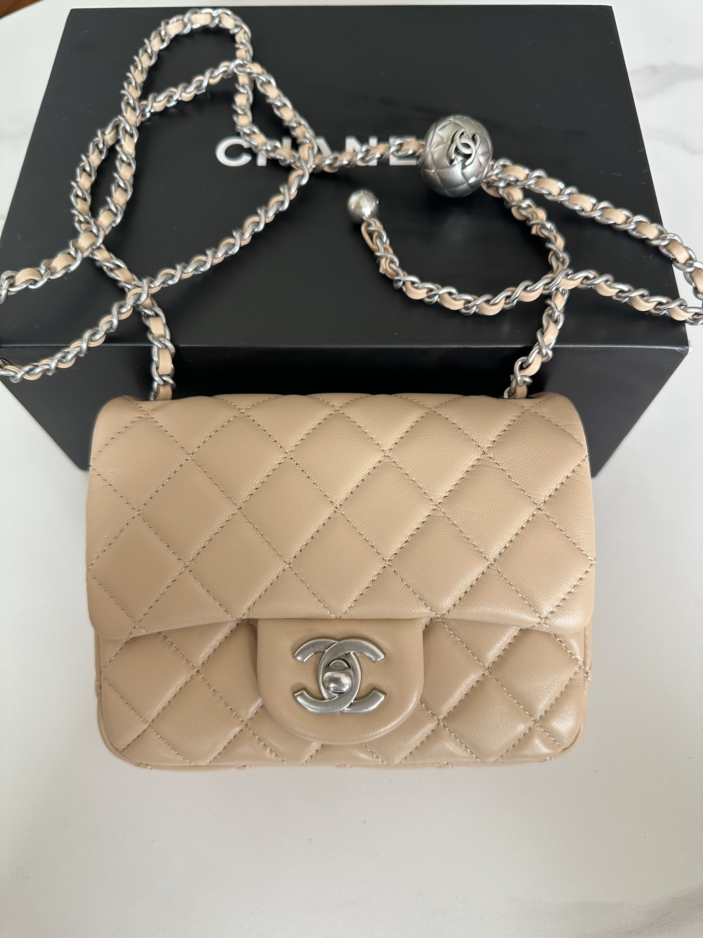 TOP CHANEL Classic Flap Bag Lambskin 18 CM - Apricot