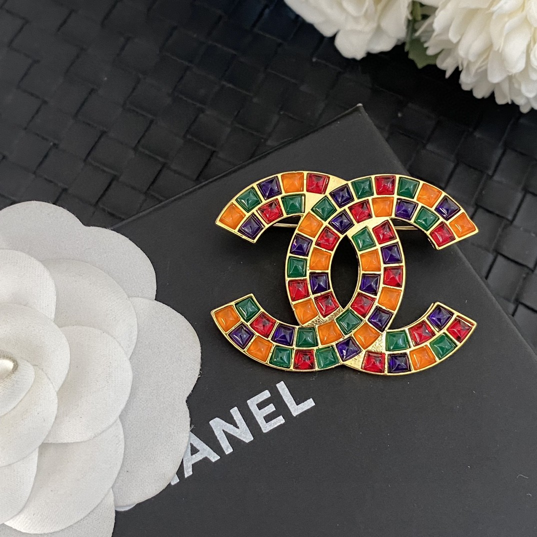 TOP CHANEL Vintage Glass Brooch