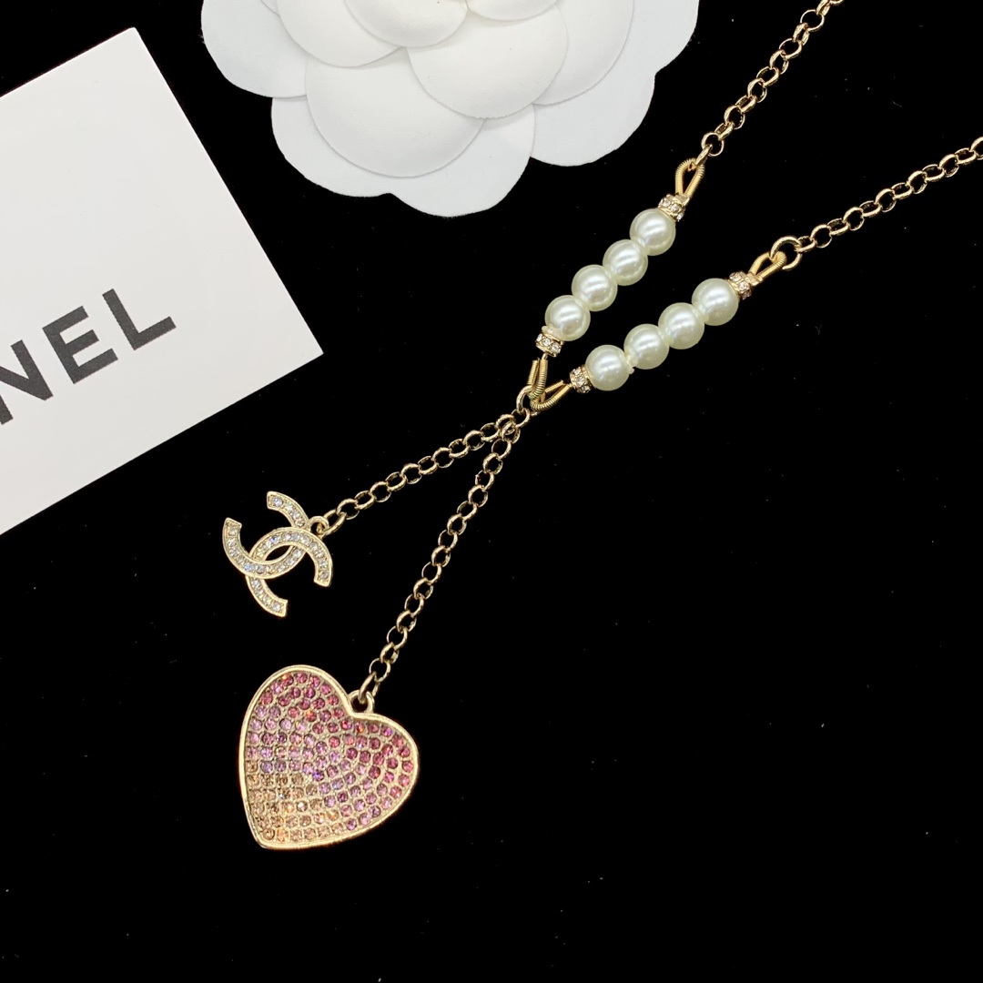 TOP CHANEL Pearl/Gold Chain/Heart Necklace