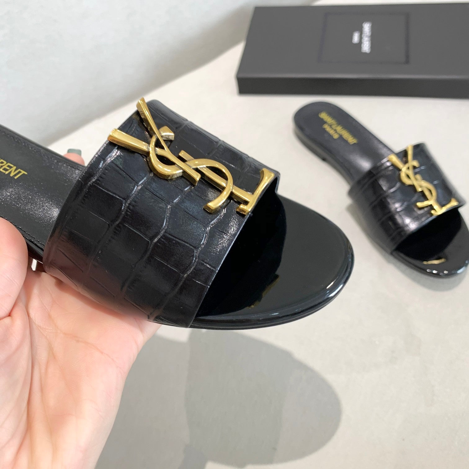 TOP Yves Saint Laurent YSL Monogram Croc Slide - Black