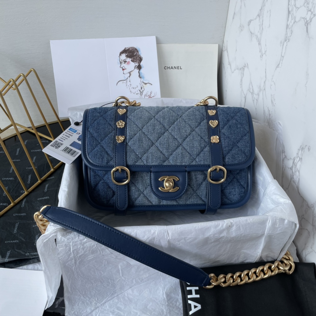 TOP CHANEL Cowhide Messenger Bag 20cm/24cm - 2 Colors