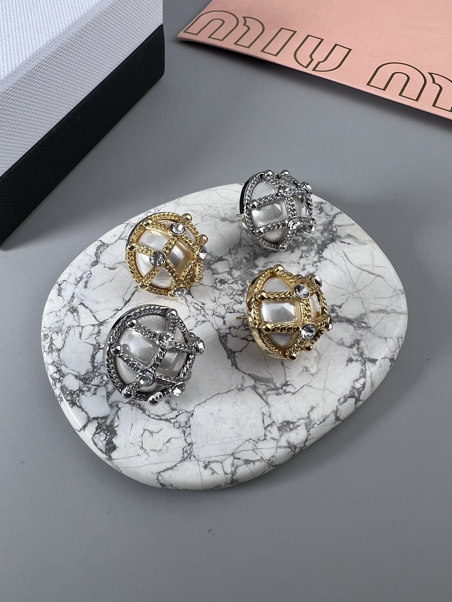 TOP Miu Miu Earrings - 2 Color