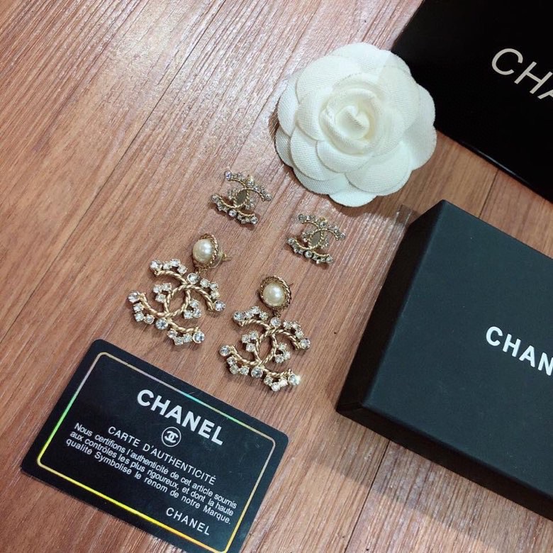 TOP CHANEL Pearl Diamond Earrings