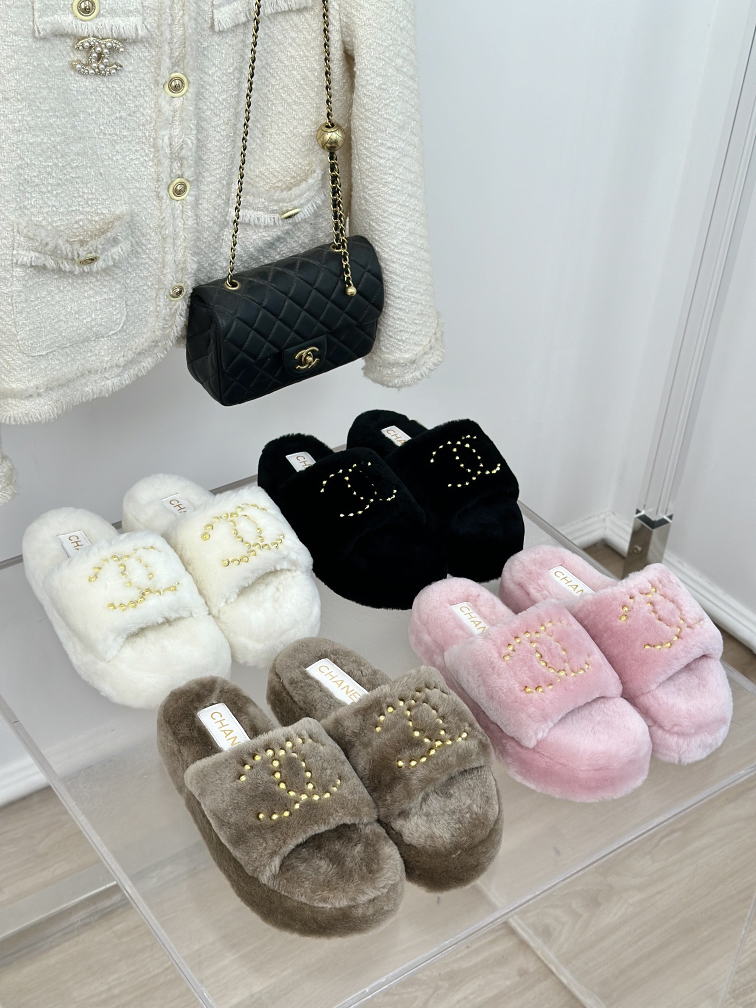 TOP CHANEL Double C Thick-soled Fur Slippers - 4 Color