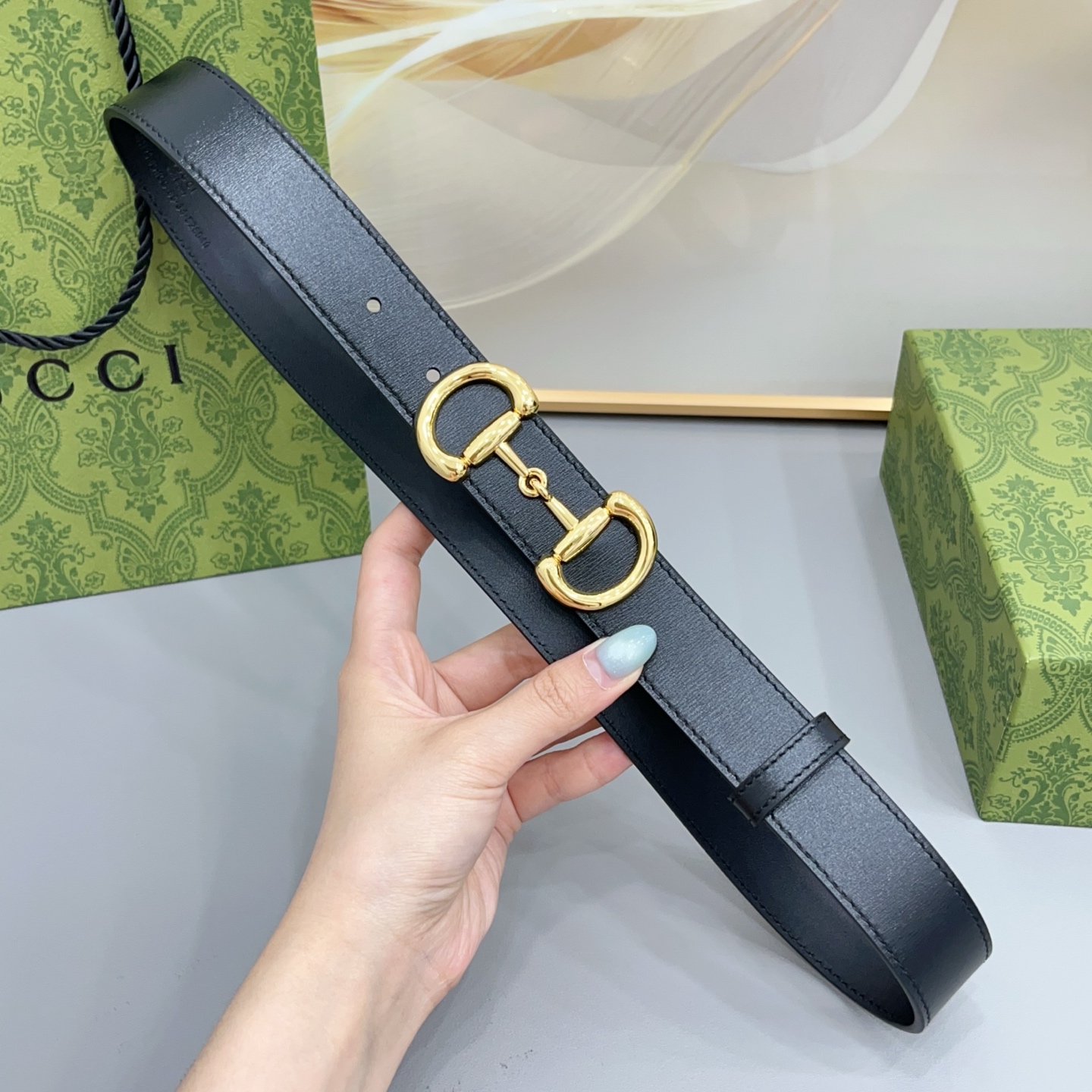 GUCCI Women's Classic Horsebit Buckle Genuine Leather Belt, Luxury Slim Waist Belt
