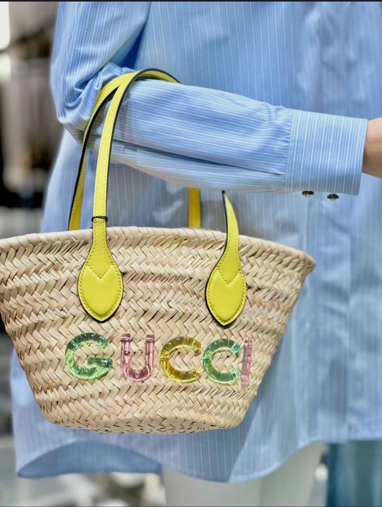 TOP GUCCI Mini Straw Tote Bag with Gucci Logo - 20.5 x 19.5 x 13 cm