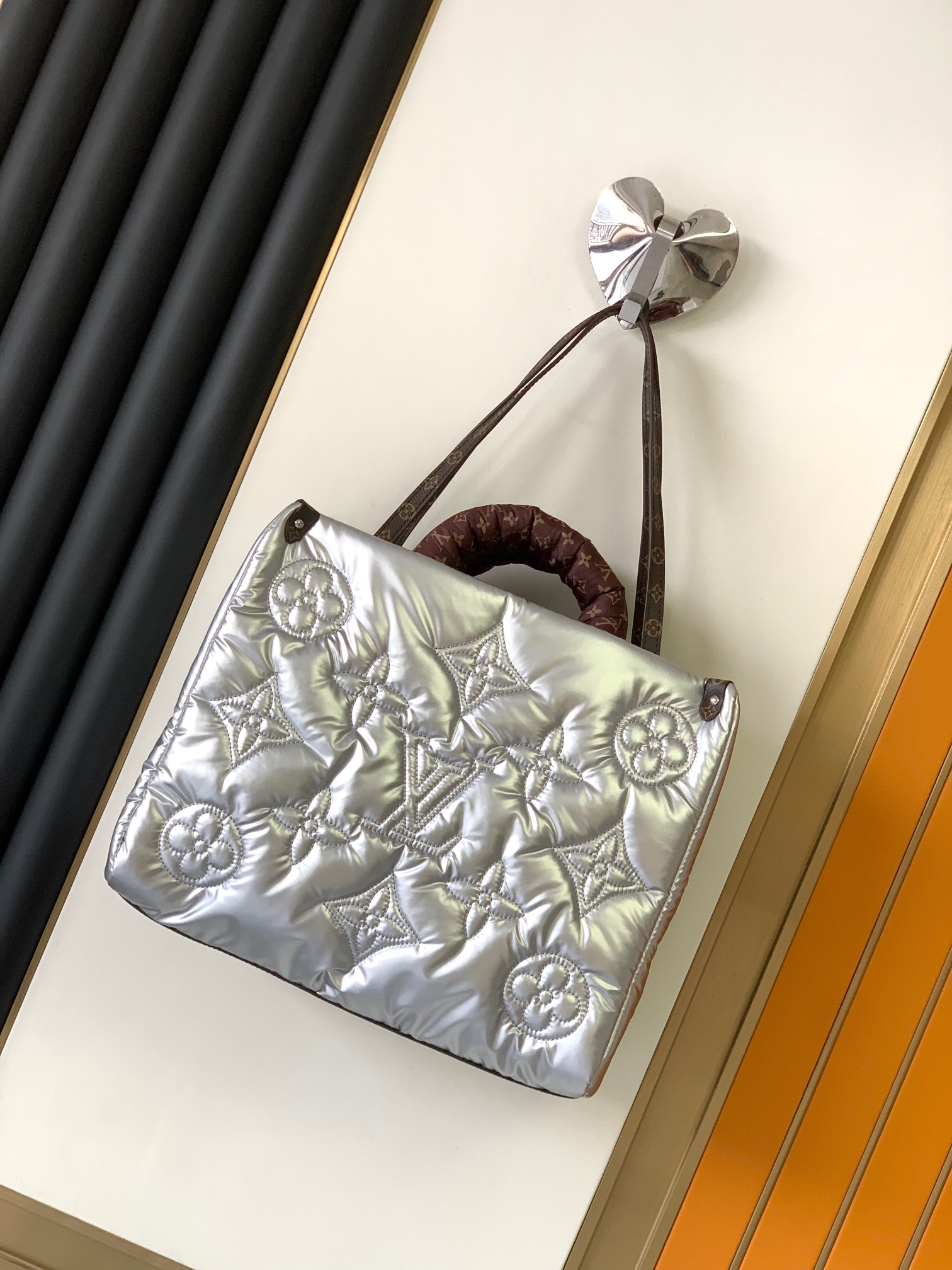 TOP Louis Vuitton LV Medium Silver Down Handbag 35x27x14CM-Sliver