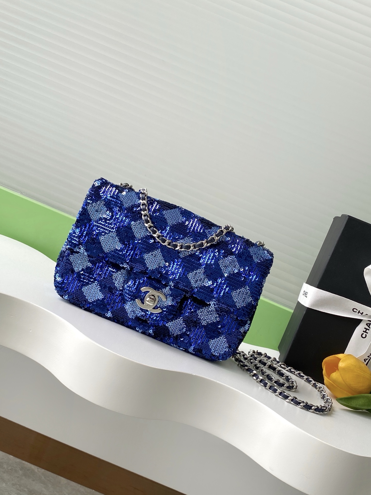 TOP CHANEL Sequins Flap Bag 14-21-8 cm - Blue
