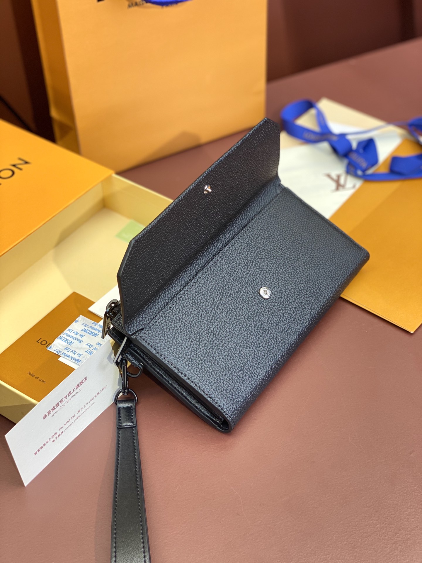 TOP Louis Vuitton LV Aerogram Wallet 20x11x2.5cm - Black