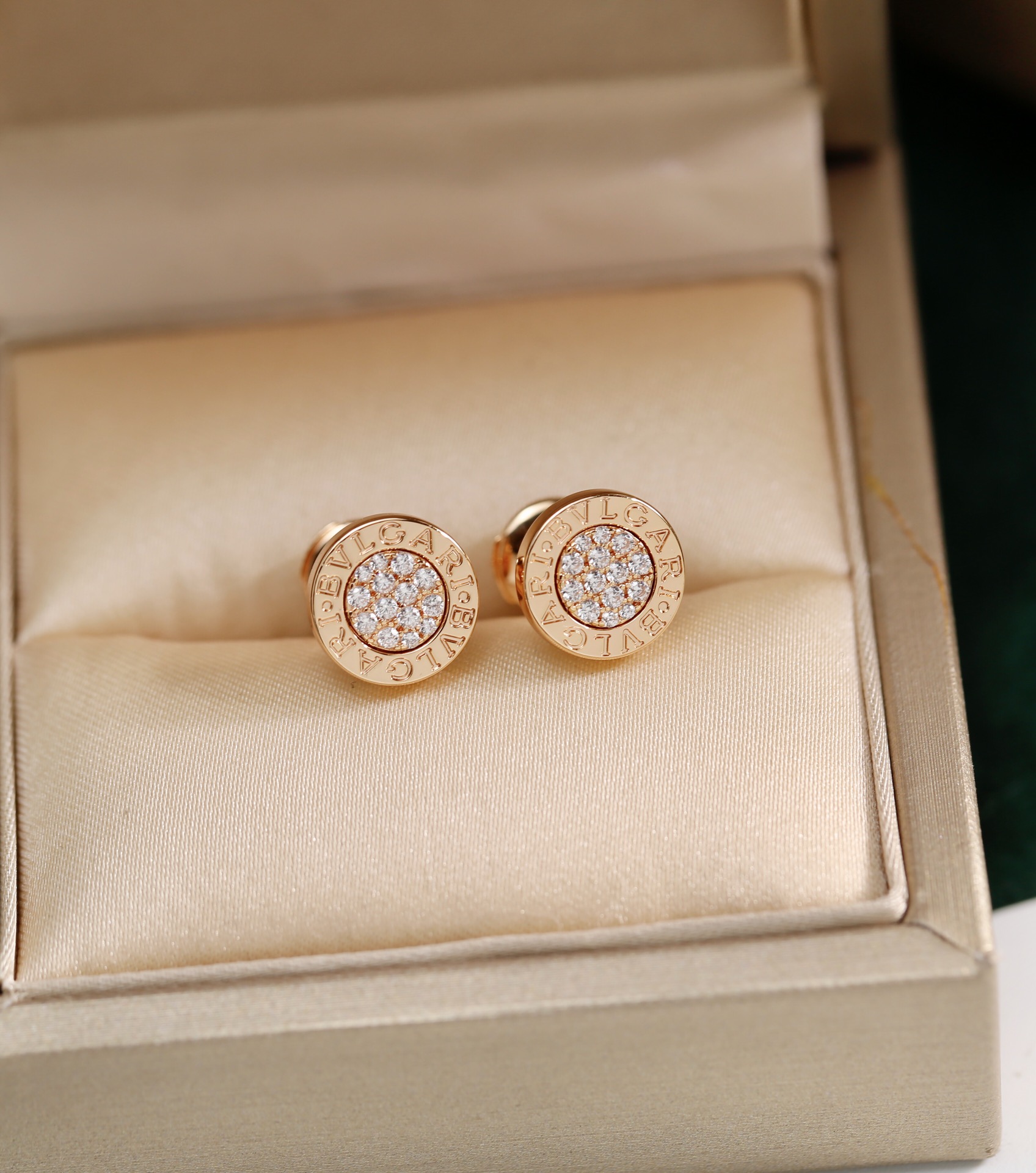 TOP BVLGARI Round Cake Full Diamond Earrings - 2 Color