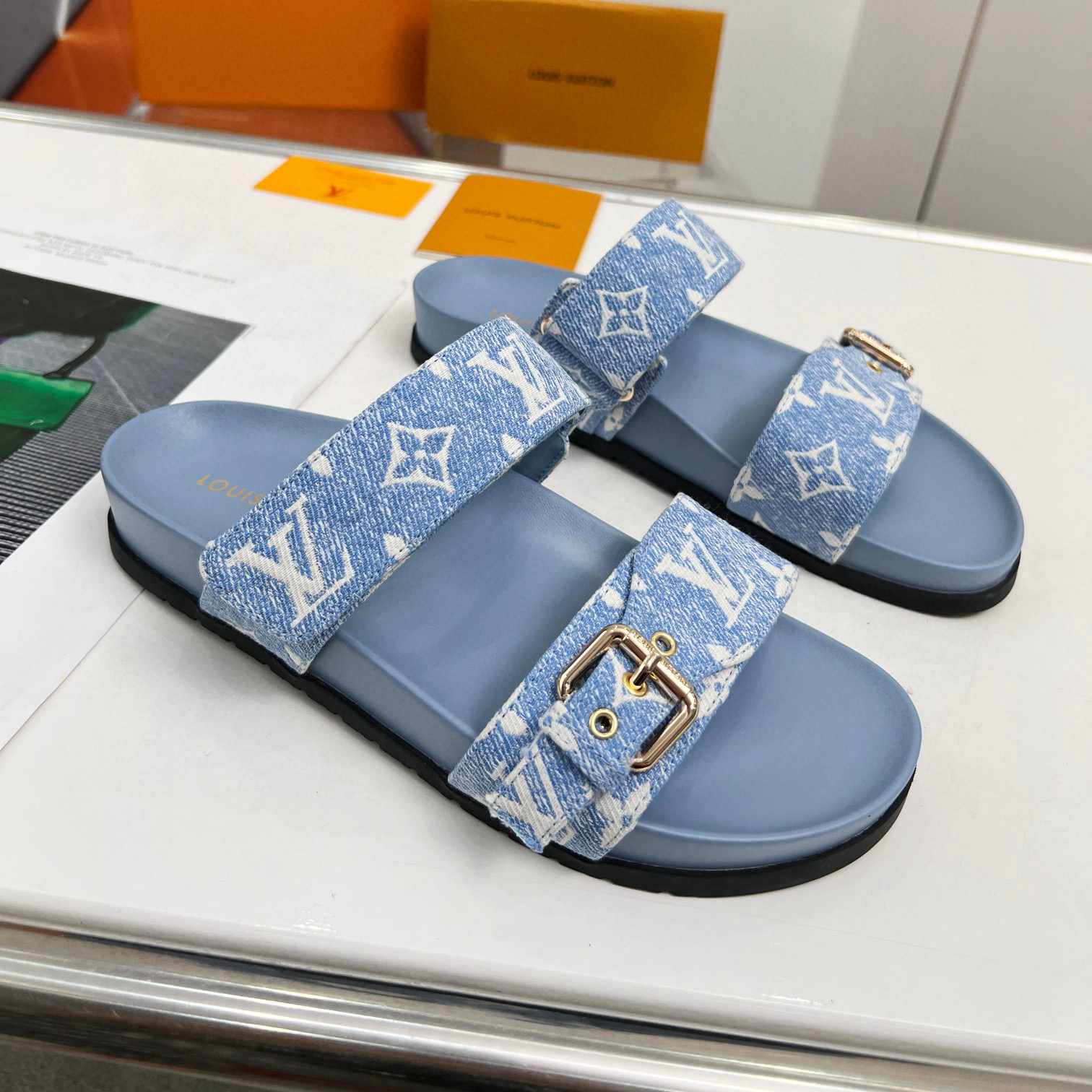 Louis Vuitton LV Bom Dia Fashion Flip-flops Slide Sandal (Replica)