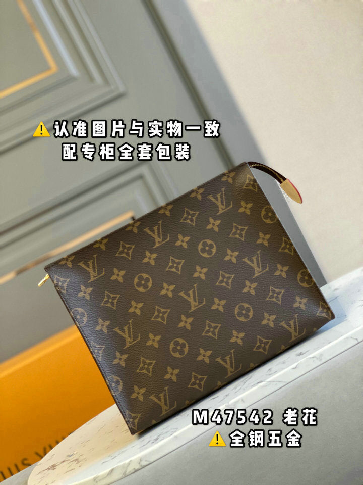 TOP Louis Vuitton LV  Toilery Pouch 26 Monogram 25 x 20 x 5.5cm-Brown