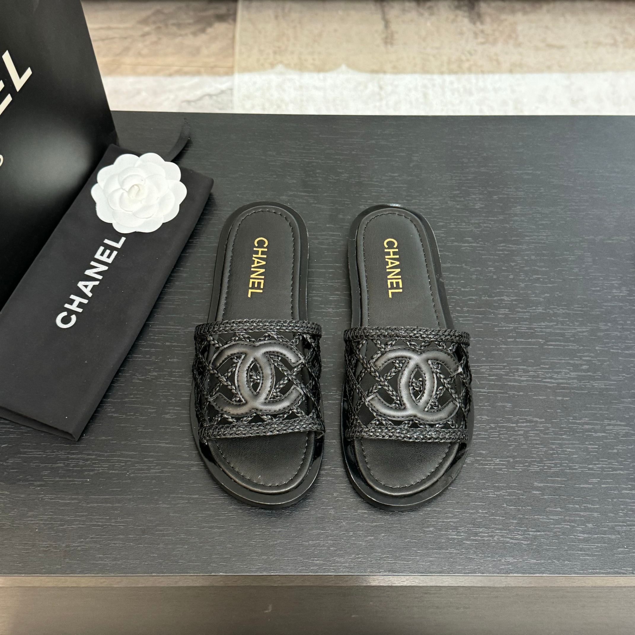 TOP CHANEL Slippers - 2 Colors