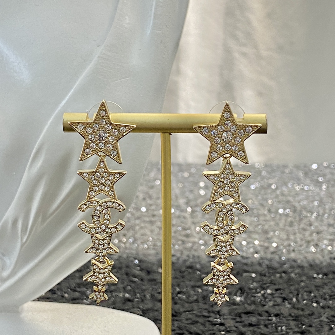 TOP CHANEL Star Tassel Earrings - Gold