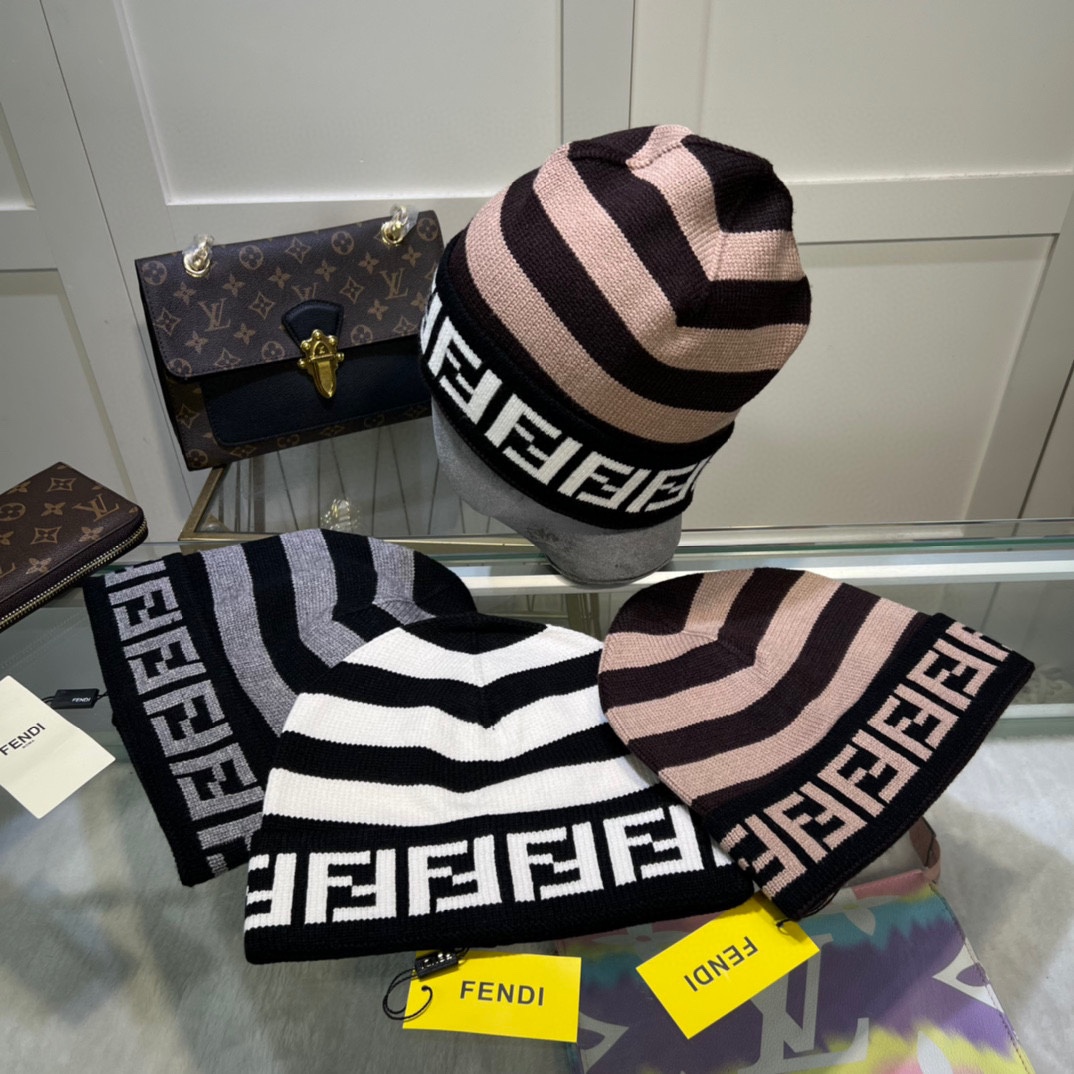 TOP FENDI FF Knitted Beanie Hat - 4 Color