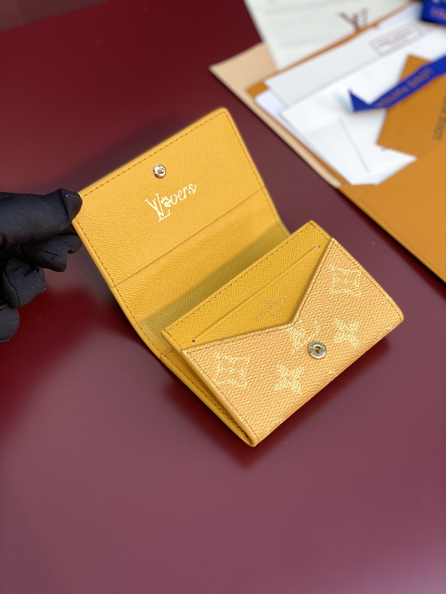 TOP Louis Vuitton LV Envelope Business Card Holder 8x1x10.5cm - 2 Color