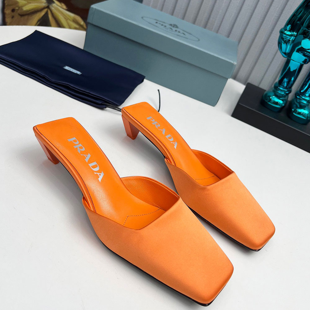 Prada Casual Flip Flops With Flat Heads Slide Sandal (Replica)