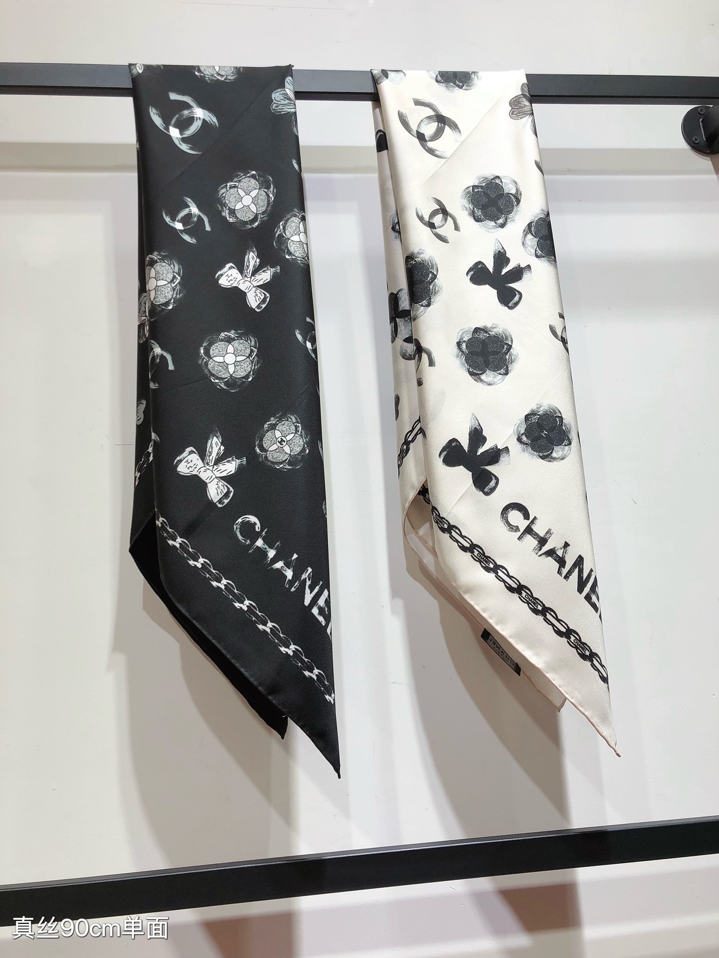 TOP CHANEL Silk Scarf 90 x 90 cm-2 Colors