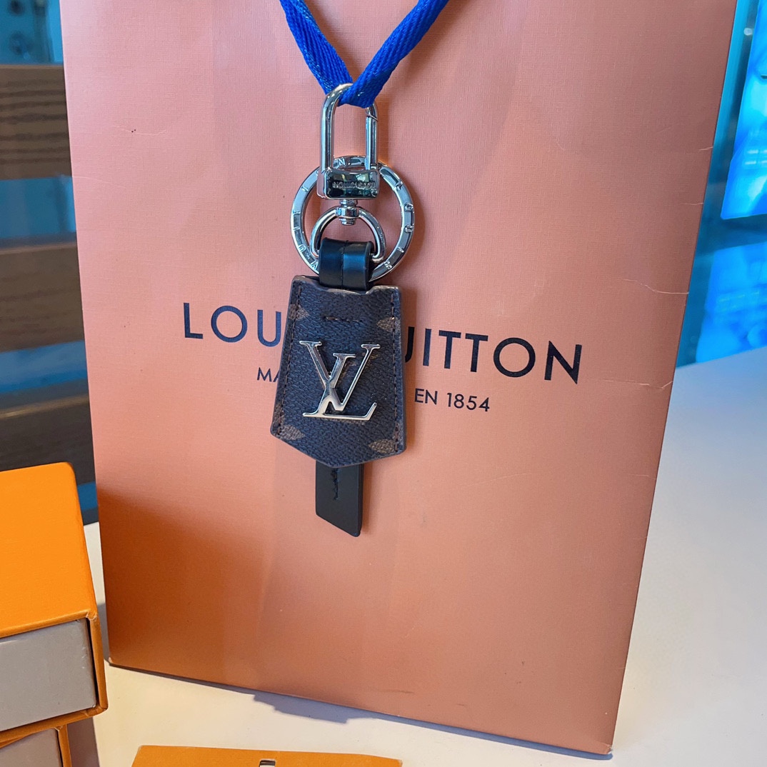 TOP Louis Vuitton LV Leather Keychain