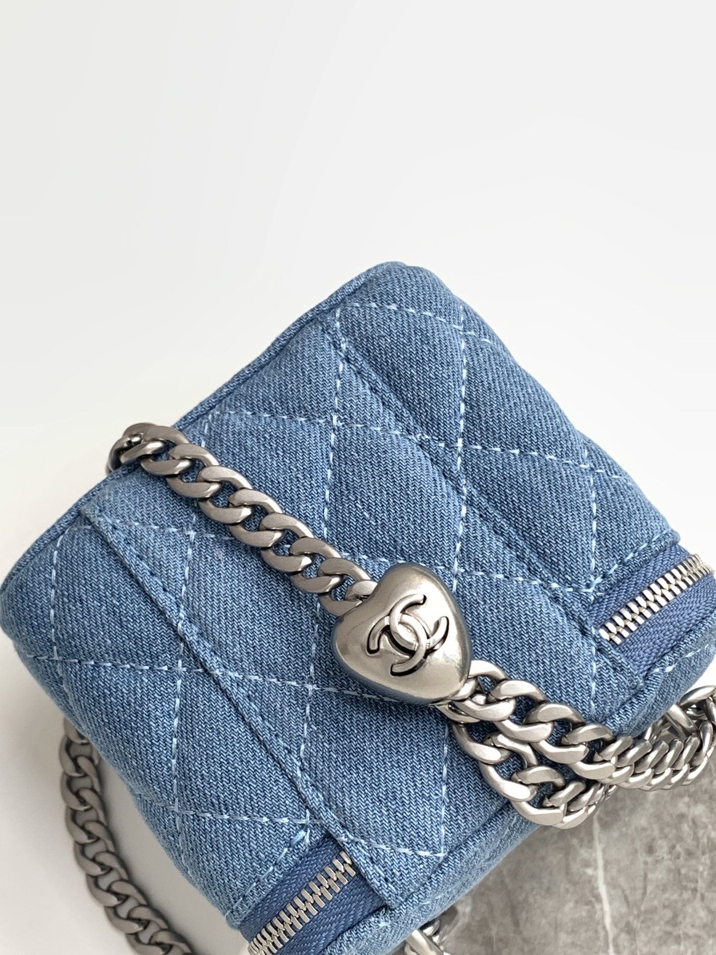 TOP CHANEL Vanity Case Denim with Heart Shape Adjustable Buckle 8.5x11x7cm/9.5x18x8cm - Blue