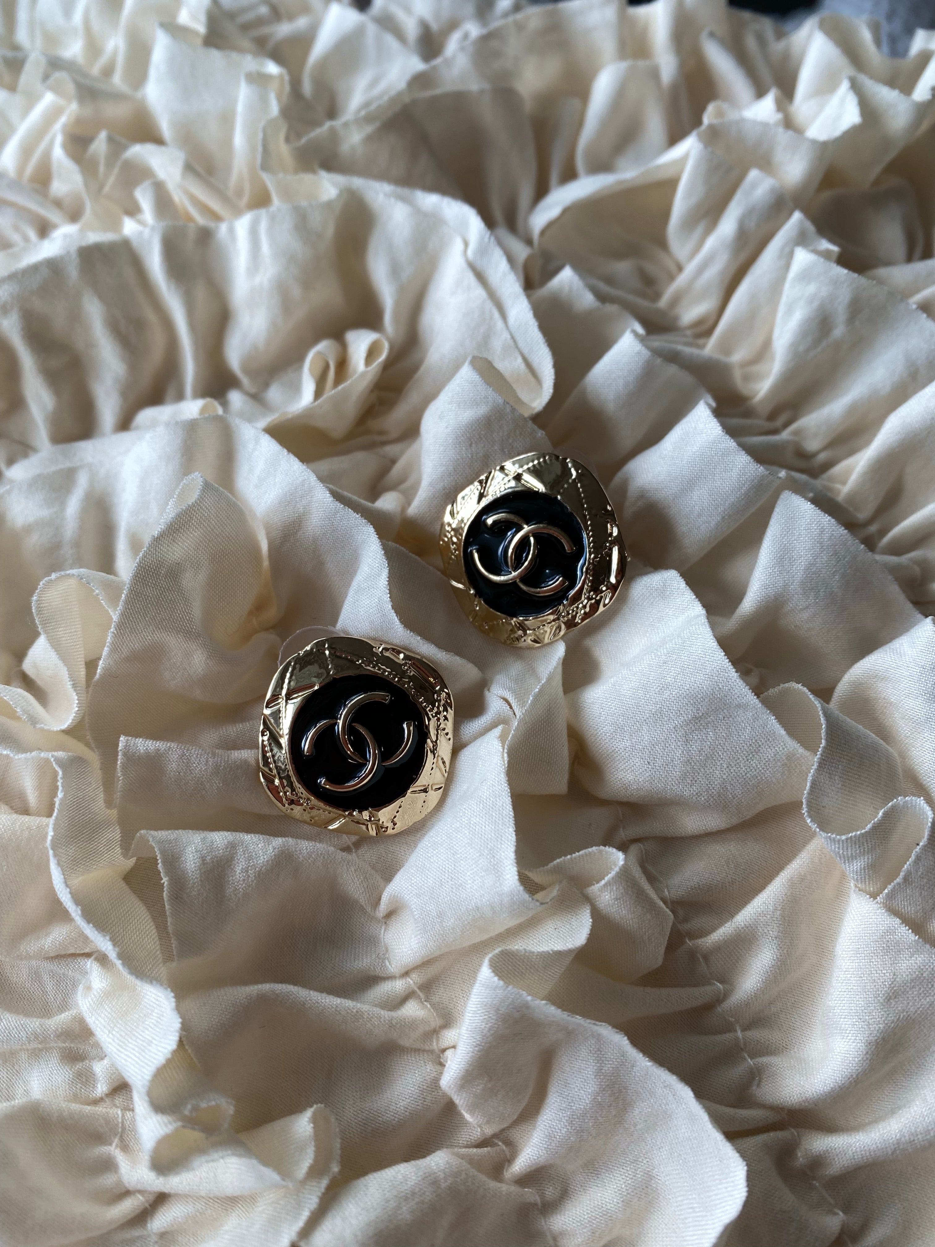 TOP CHANEL Stud Diamond Earrings