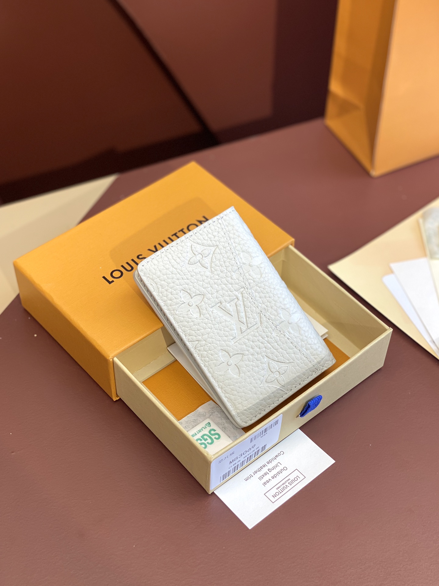 TOP Louis Vuitton LV Taurillon Card Bag Monogram Cowhide 11*7.5*1cm - White