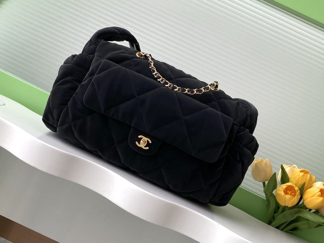 TOP CHANEL Coco Neige Hobo Bag 22-44-18cm - Black&GHW