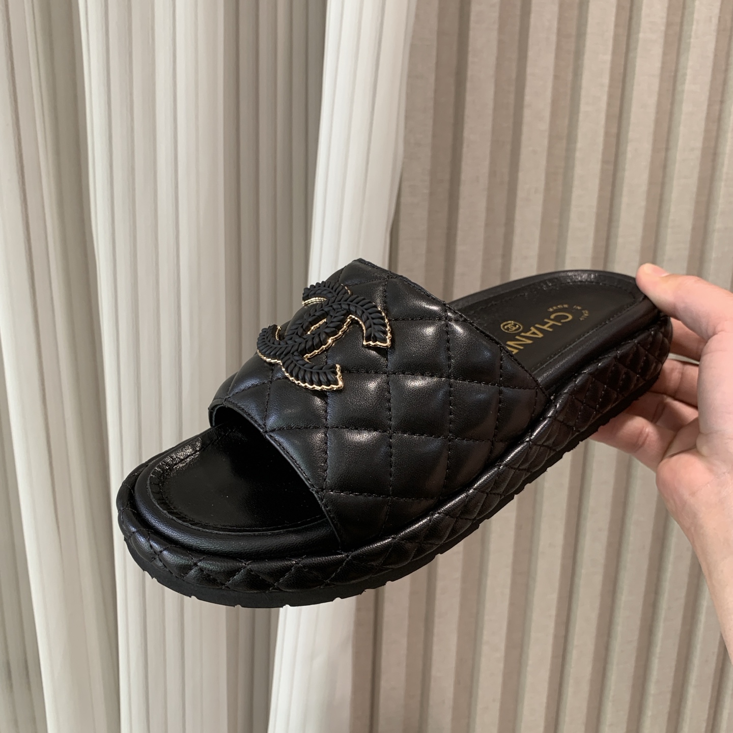 TOP CHANEL Slippers - Black