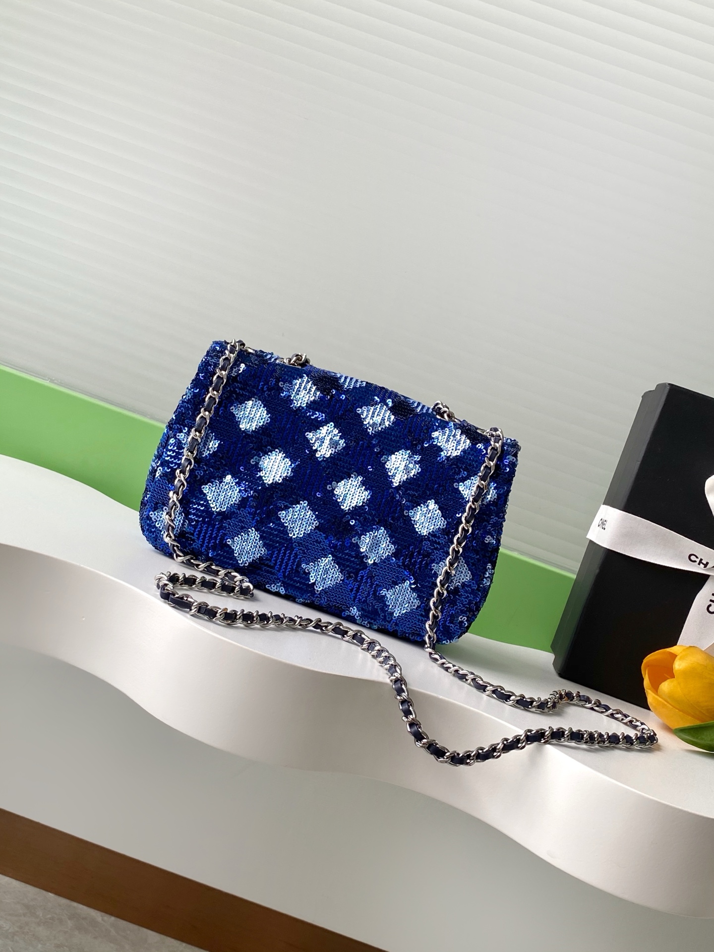 TOP CHANEL Sequins Flap Bag 14-21-8 cm - Blue