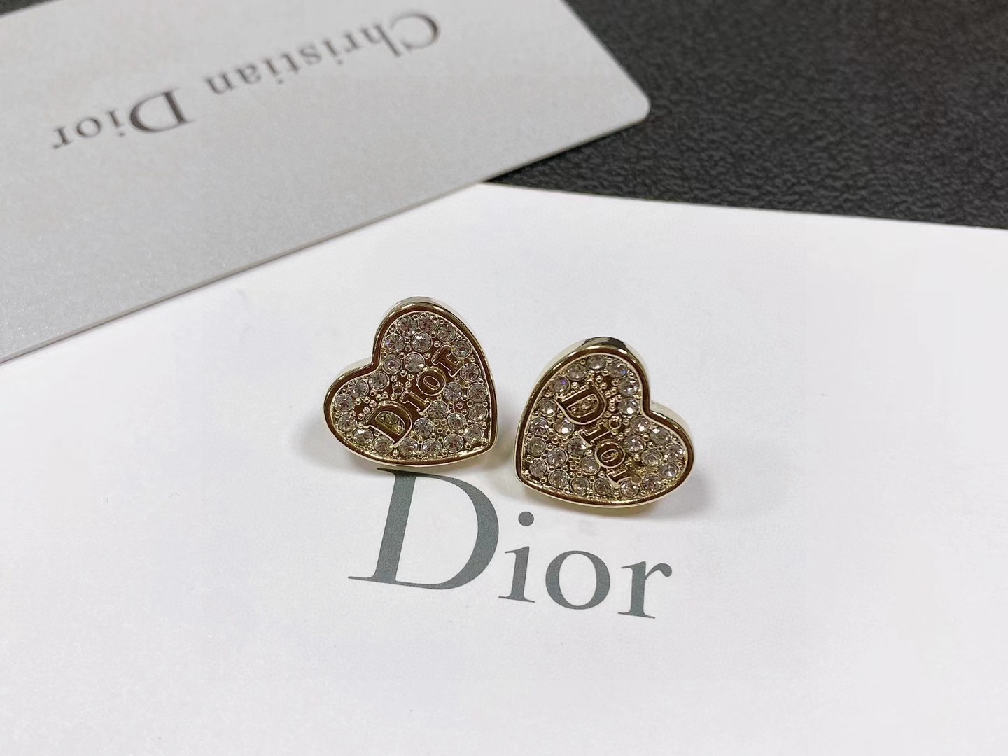 TOP Christian Dior Heart Stud Earrings - Gold