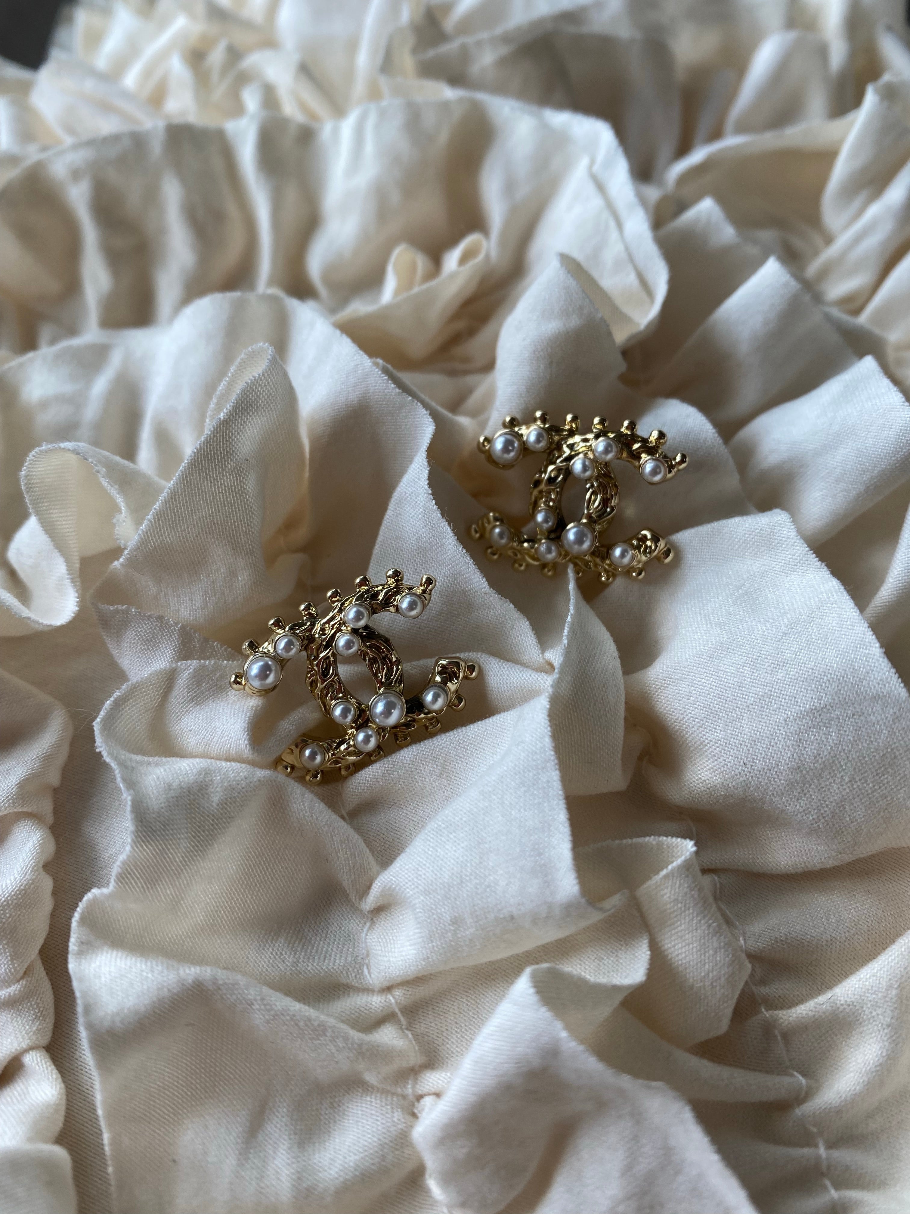 TOP CHANEL Antique Stud Logo Earrings