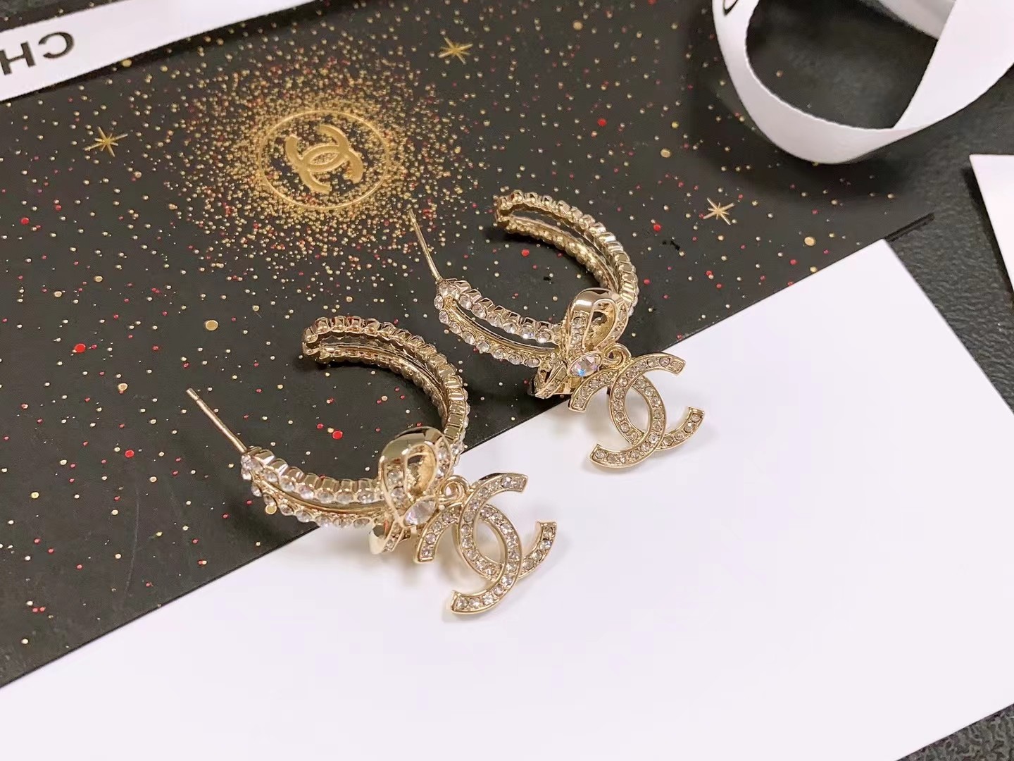 TOP CHANEL Double C Letter Stud Earrings - Gold