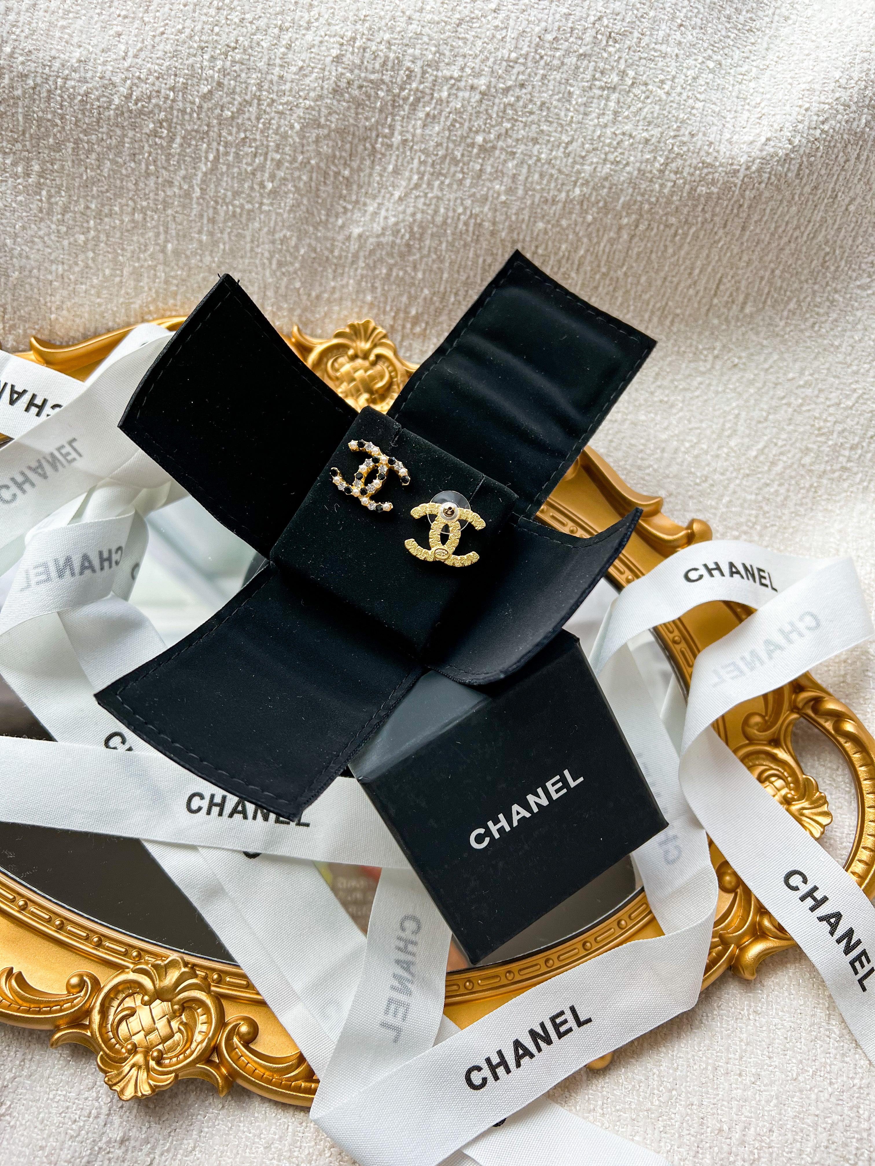 TOP CHANEL Stud Earrings w Black Stones