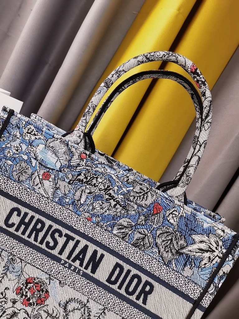TOP Christian Dior Multi colored Magic Garden Book Tote Bag 36.5X27.5X16.5cm