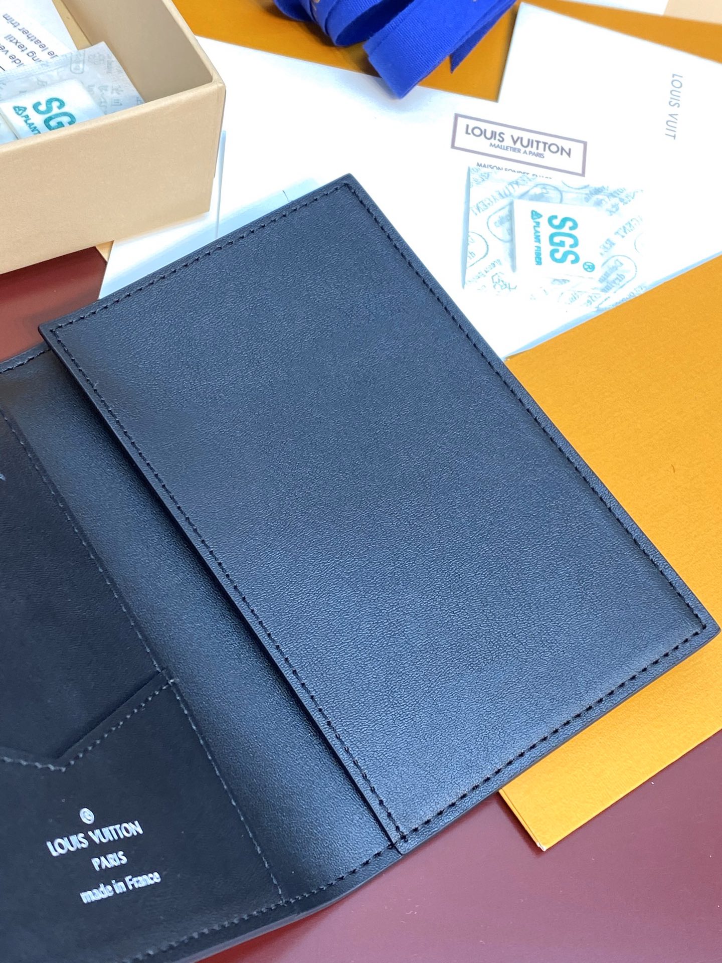 TOP Louis Vuitton LV Aerogram Wallet Monogram Shadow Embossed Leather 14X10x2.5cm - Black