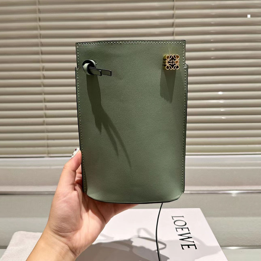 Loewe Relief Crossbody bag(Replica)