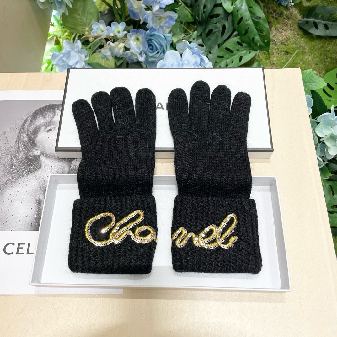 TOP CHANEL  Gloves - Black