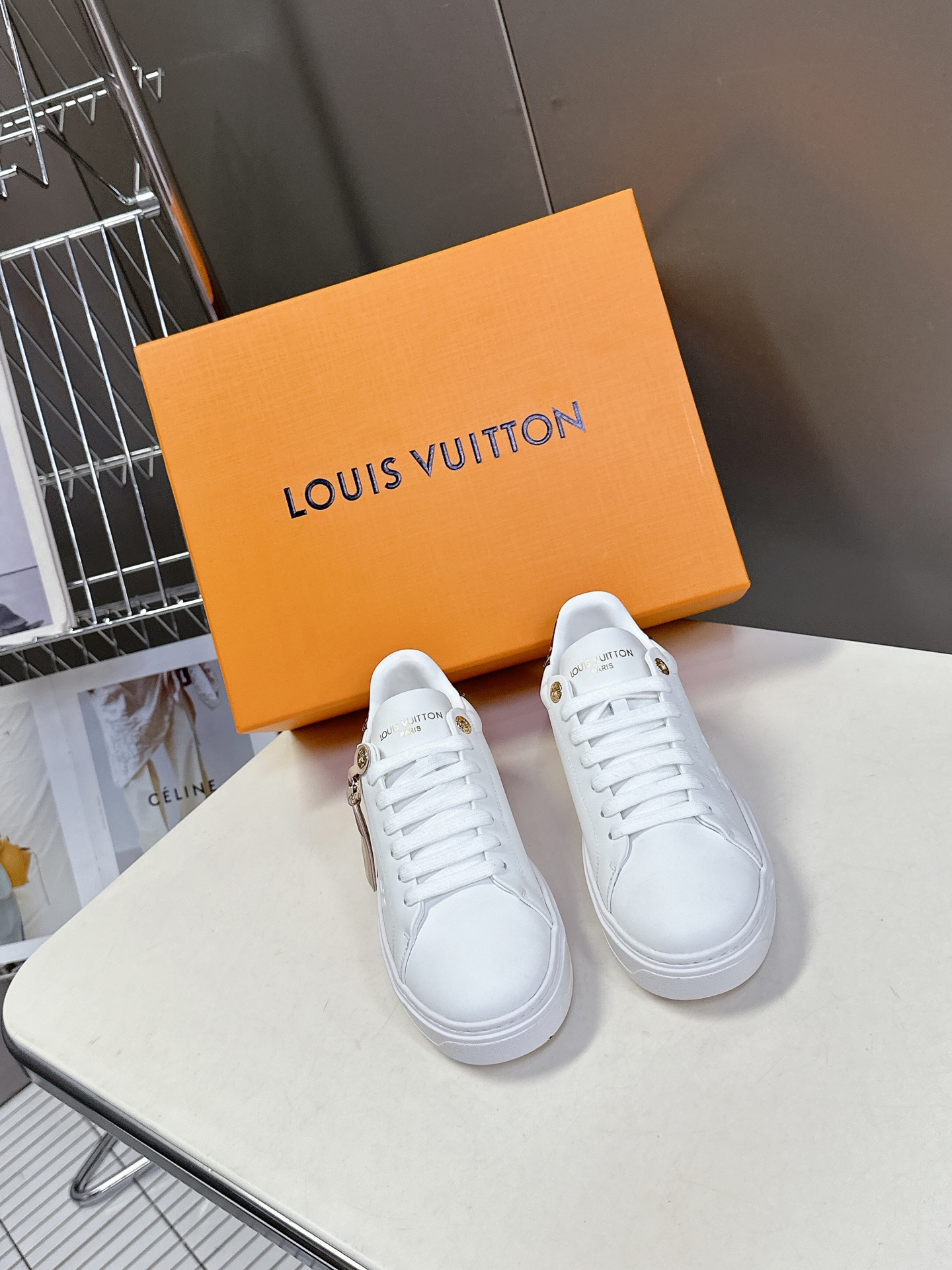 TOP Louis Vuitton LV Sneakers Cow Leather - White