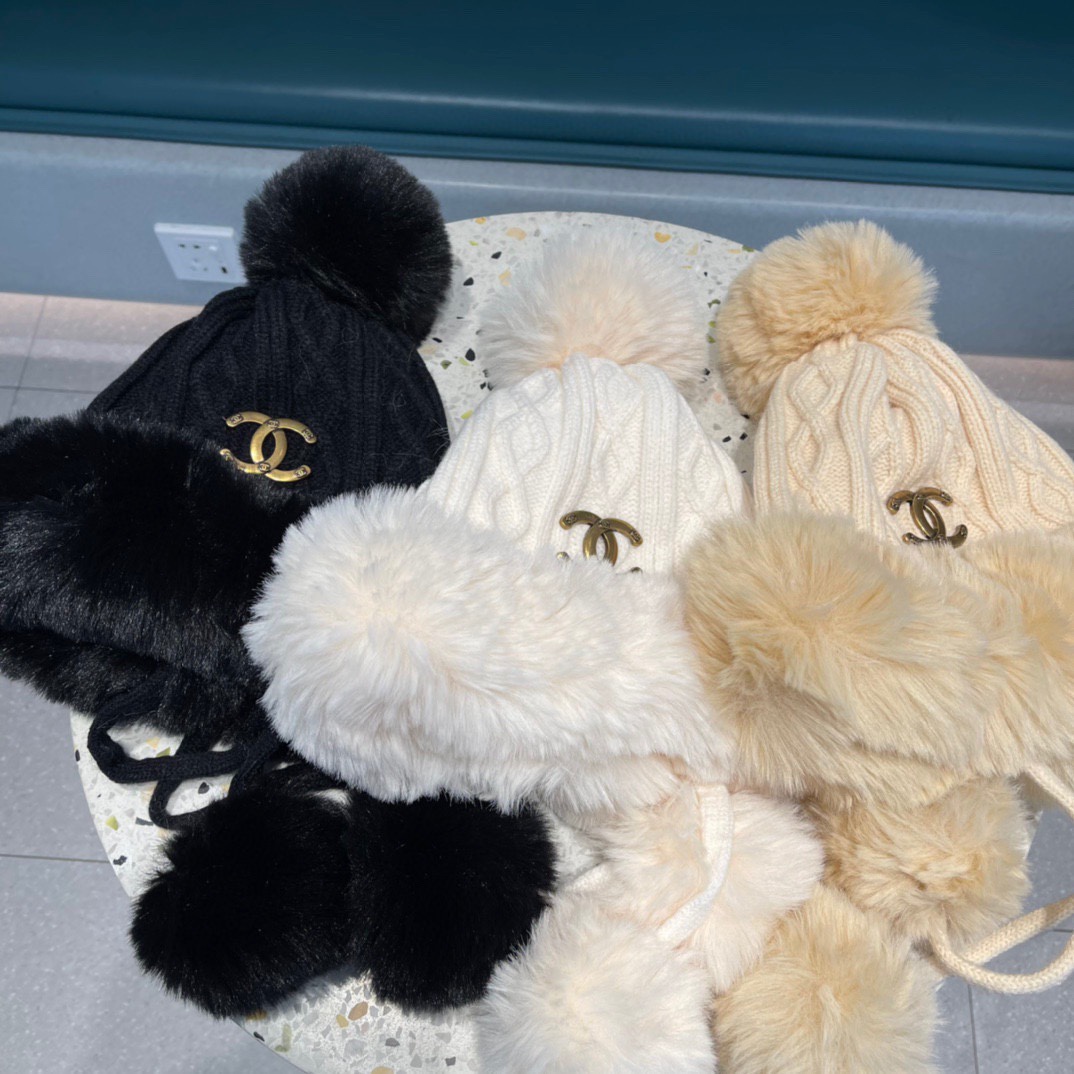 TOP CHANEL Plush Hat with Fur Ball - 3 Colour